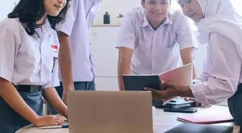 Pendidikan SMA yang Adaptif untuk Mempersiapkan Siswa Menghadapi Dunia Kuliah dan Karier